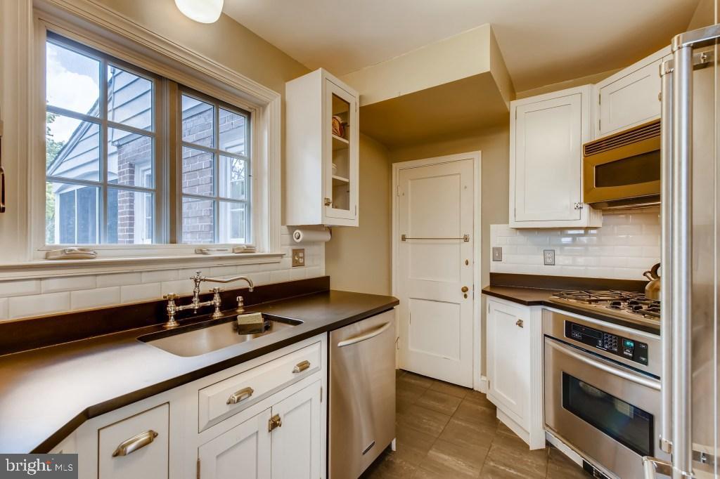 4409 Sedgwick Road Baltimore, MD 21210 - Photo 5 of 22 Updated Kitchen