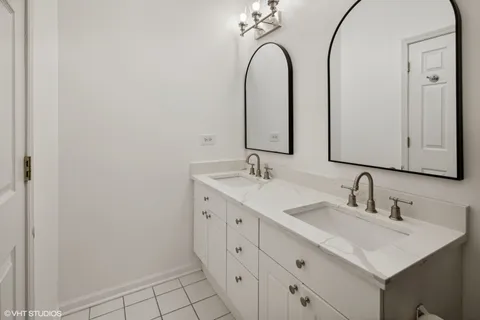 $459,000 | 303 West Scott Street, Unit 402, Chicago, IL 60610