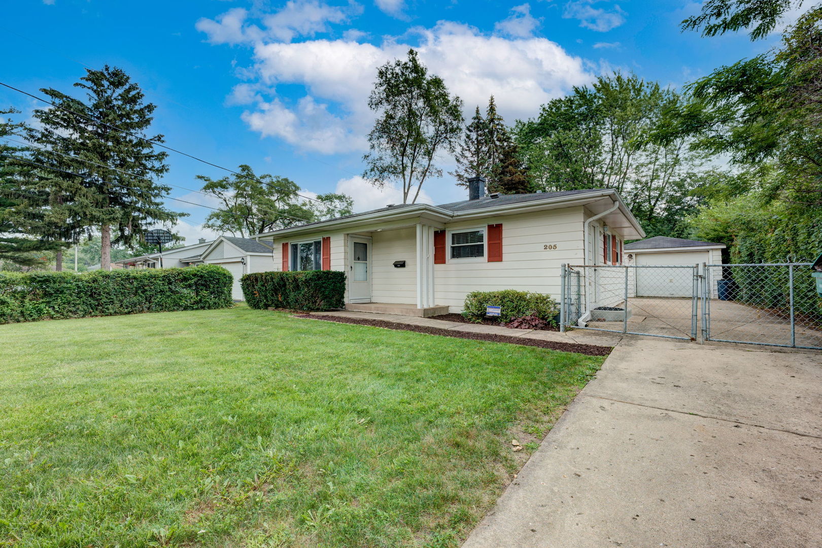205 Albert Terrace Wheeling, IL 60090 - Photo 1 of 24