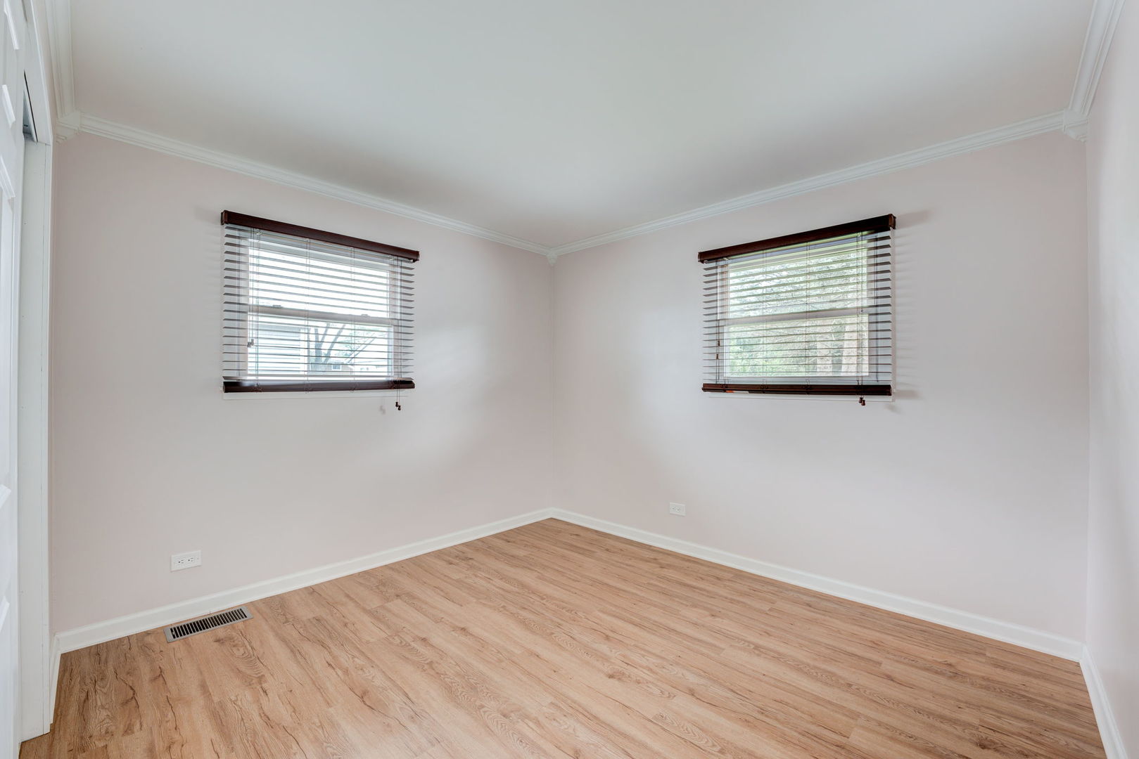 205 Albert Terrace Wheeling, IL 60090 - Photo 13 of 24