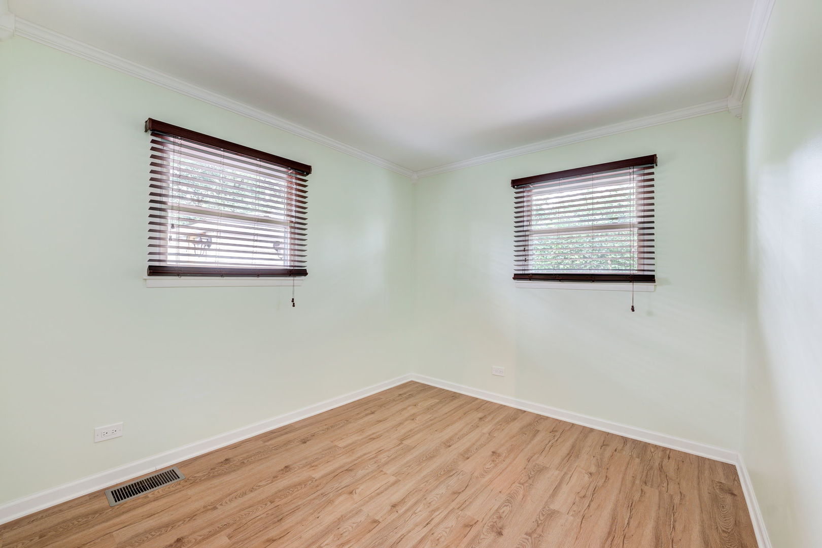 205 Albert Terrace Wheeling, IL 60090 - Photo 17 of 24