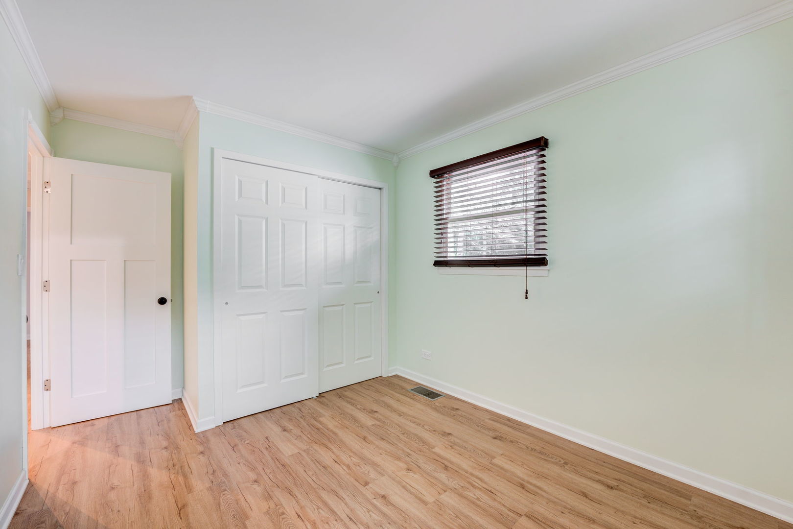 205 Albert Terrace Wheeling, IL 60090 - Photo 18 of 24