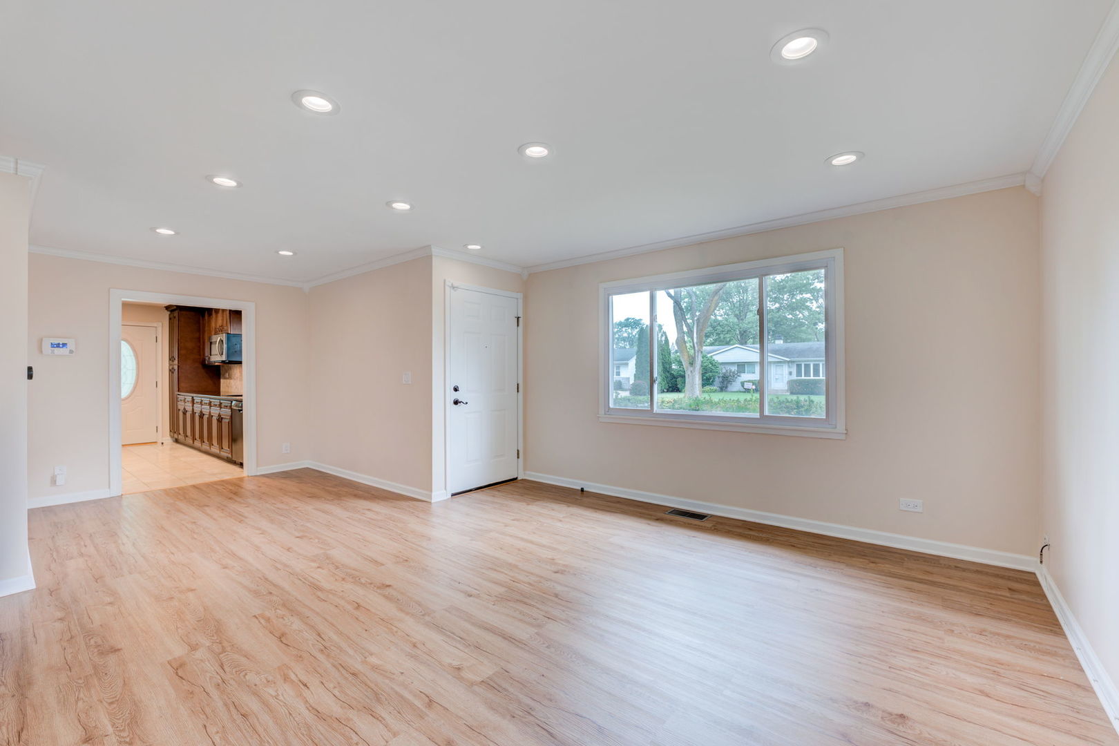 205 Albert Terrace Wheeling, IL 60090 - Photo 4 of 24