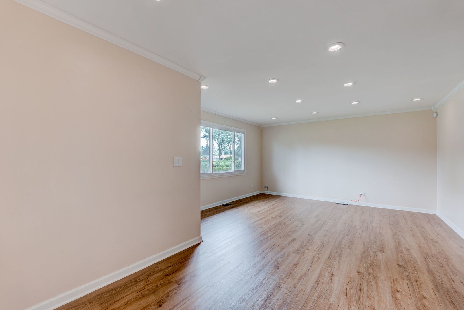 205 Albert Terrace Wheeling, IL 60090 - Photo 8 of 24