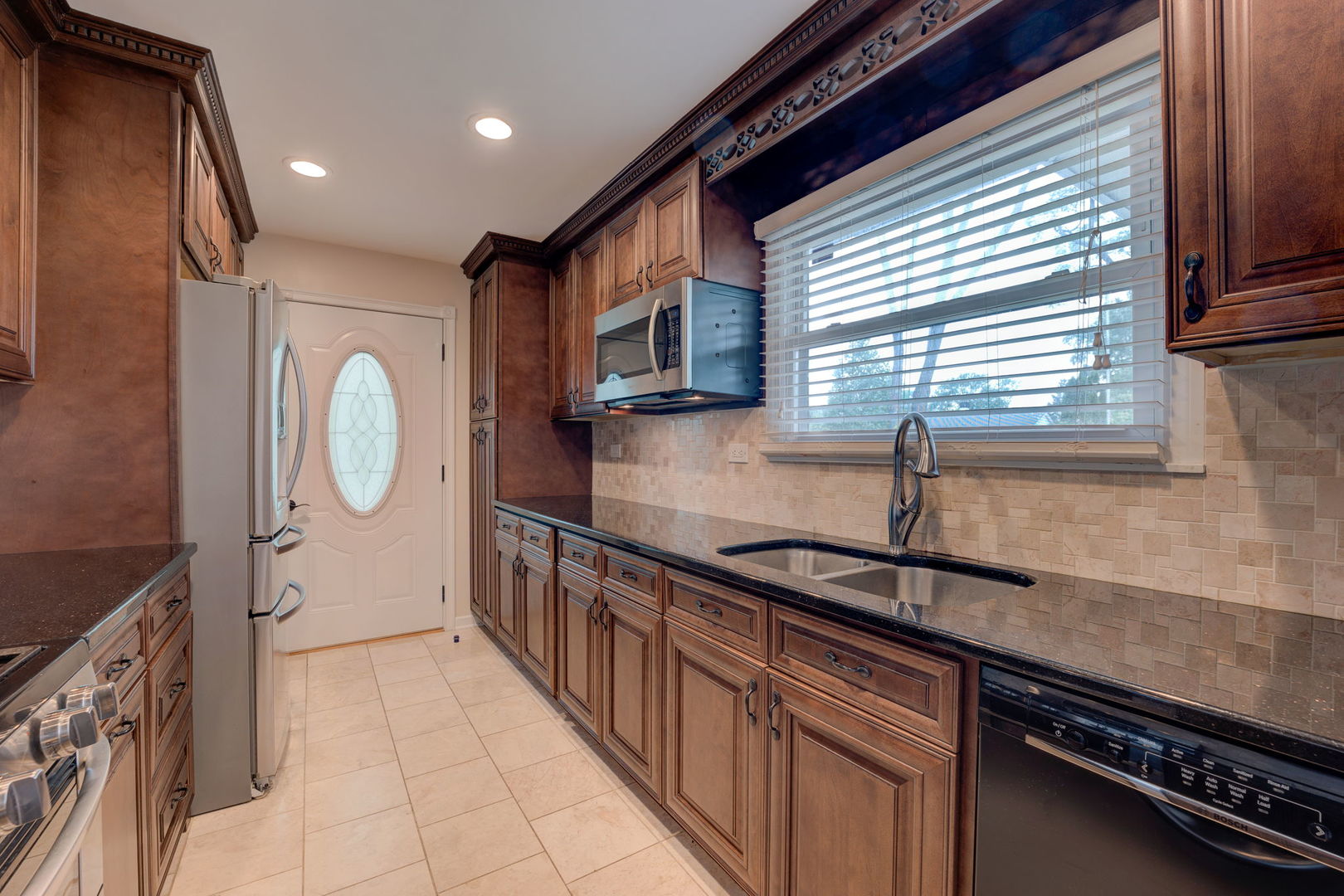205 Albert Terrace Wheeling, IL 60090 - Photo 9 of 24
