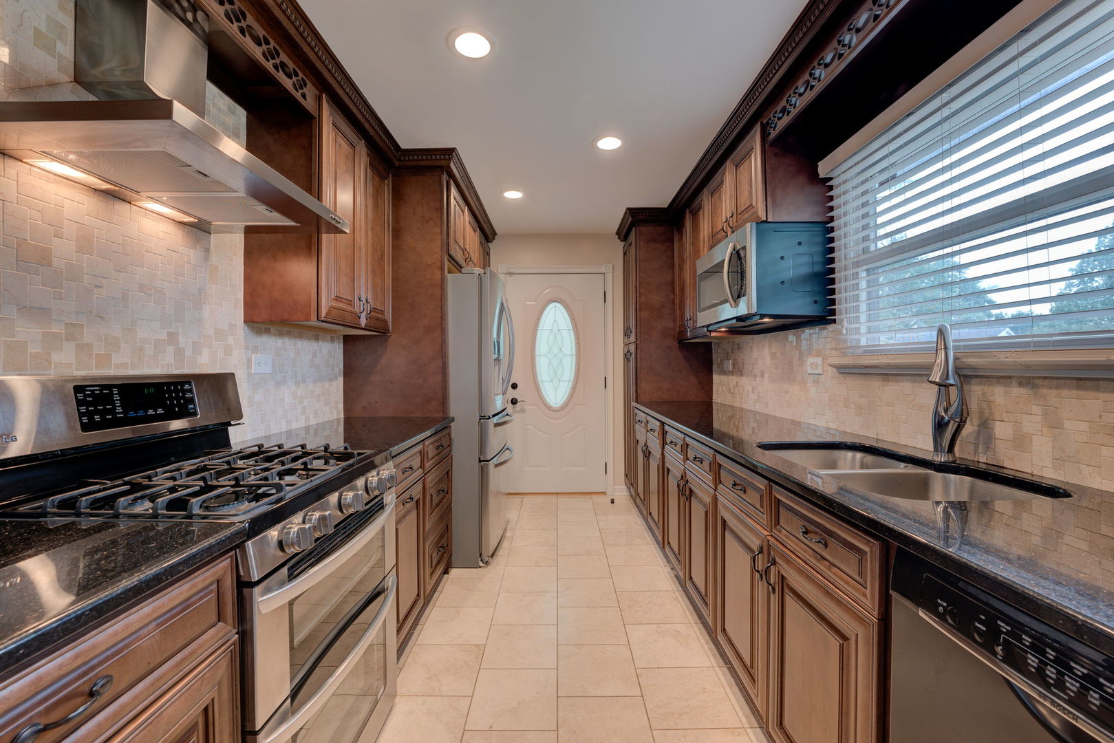 205 Albert Terrace Wheeling, IL 60090 - Photo 10 of 24
