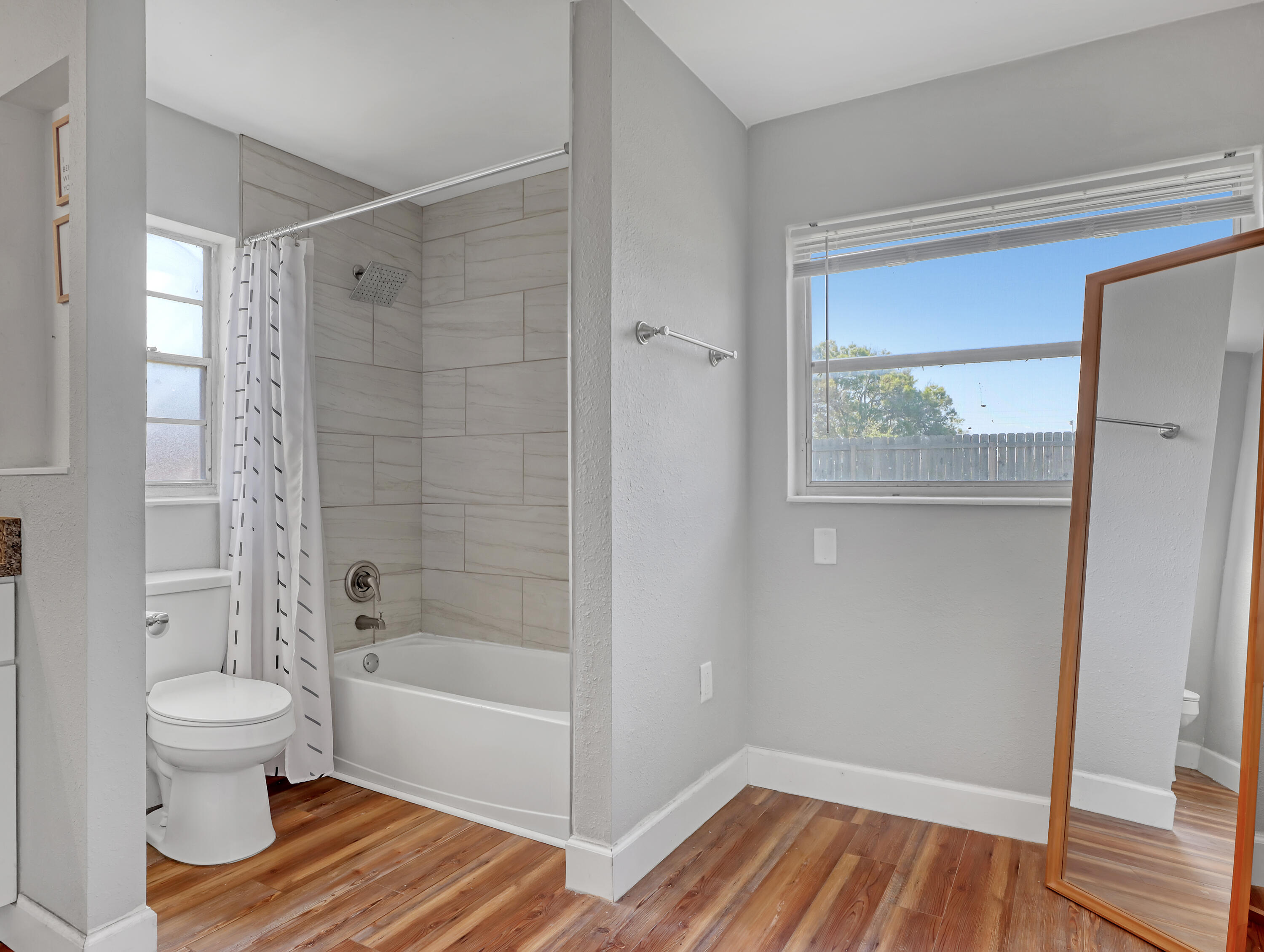 2711 Locksley Road Melbourne, FL 32935 - Photo 23 of 34 a bathroom with a sink and a bathtub