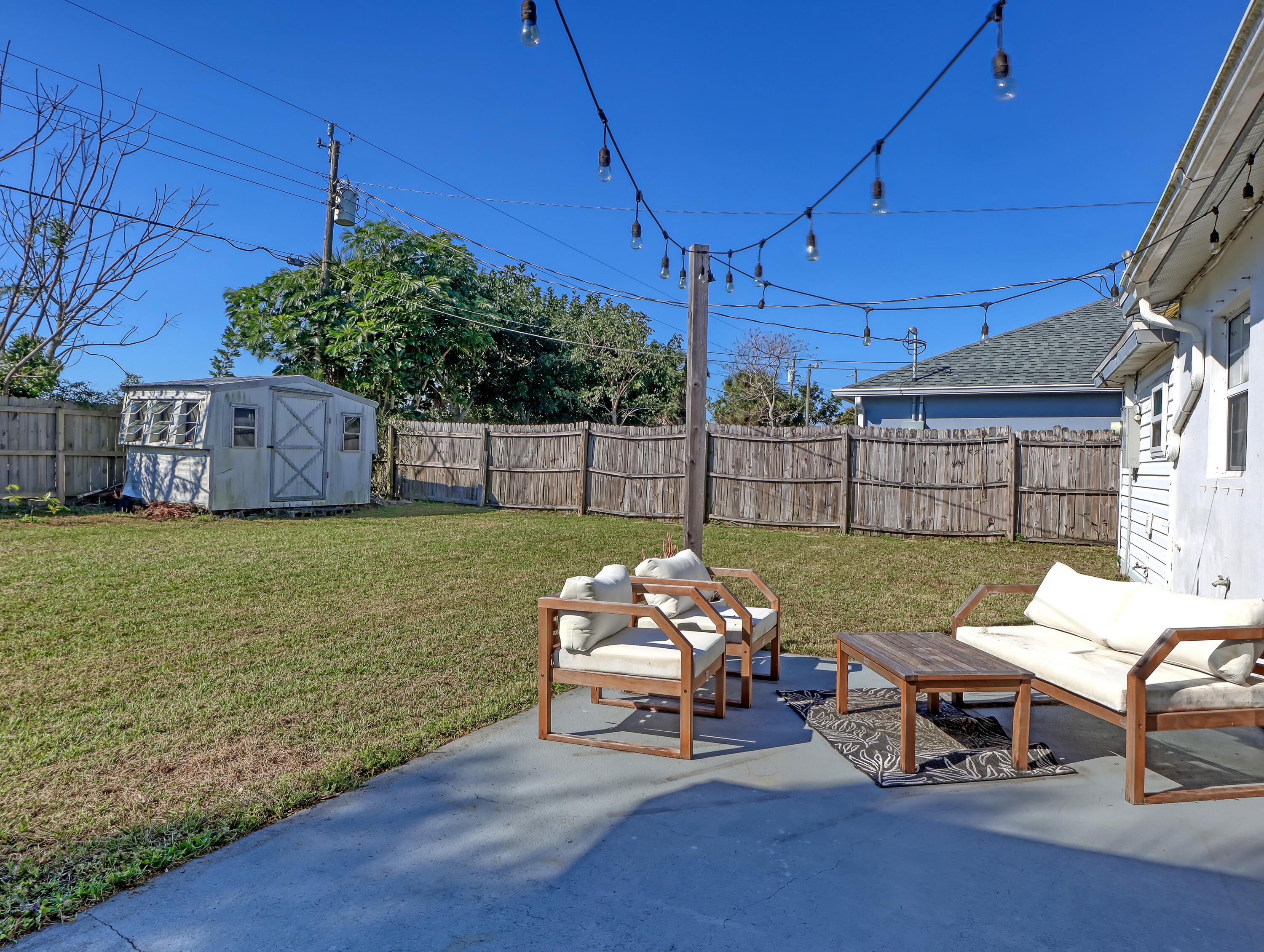 2711 Locksley Road Melbourne, FL 32935 - Photo 29 of 34 a garden view with a seating space