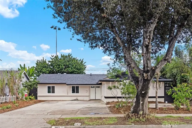 $899,000 | 913 South Diamond Street, Santa Ana, CA 92704