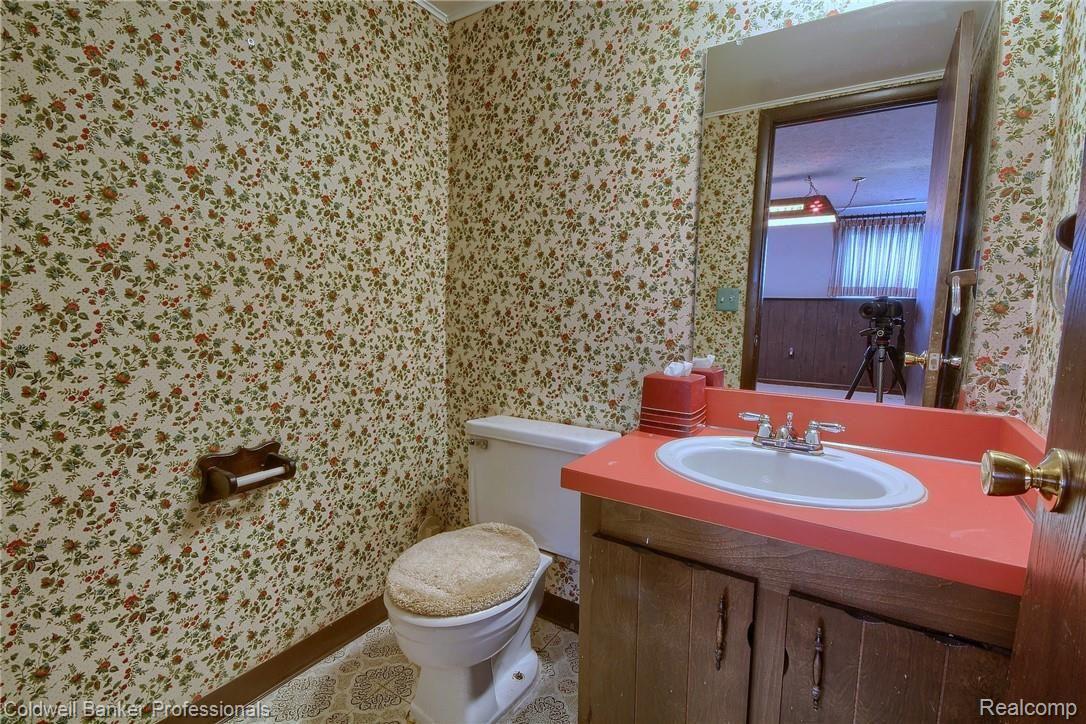 42279 Saltz Road Canton, MI 48187 - Photo 5 of 32 2nd_Half_Bath.jpg