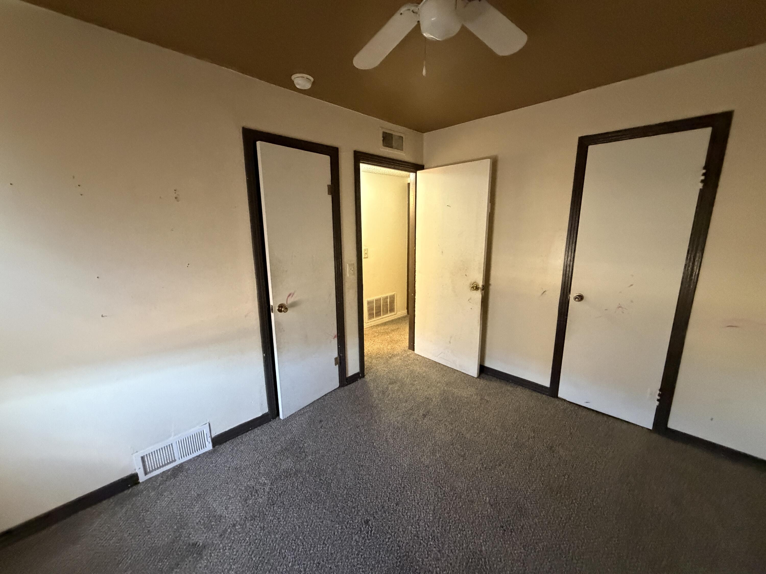 1705 West 16th Street Plainview, TX 79072 - Photo 10 of 13 Back bedroom