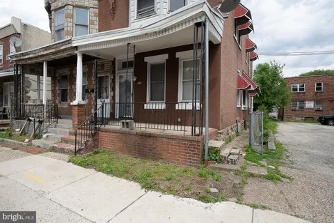 front view of house with a yard