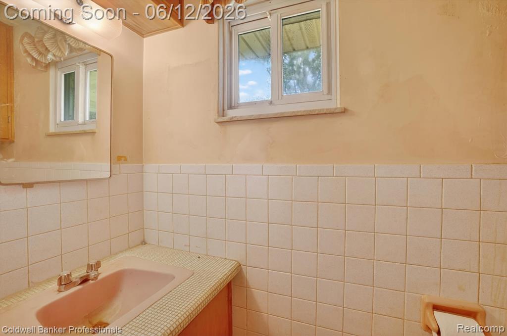 8245 Fenton Road Grand Blanc, MI 48439 - Photo 28 of 49