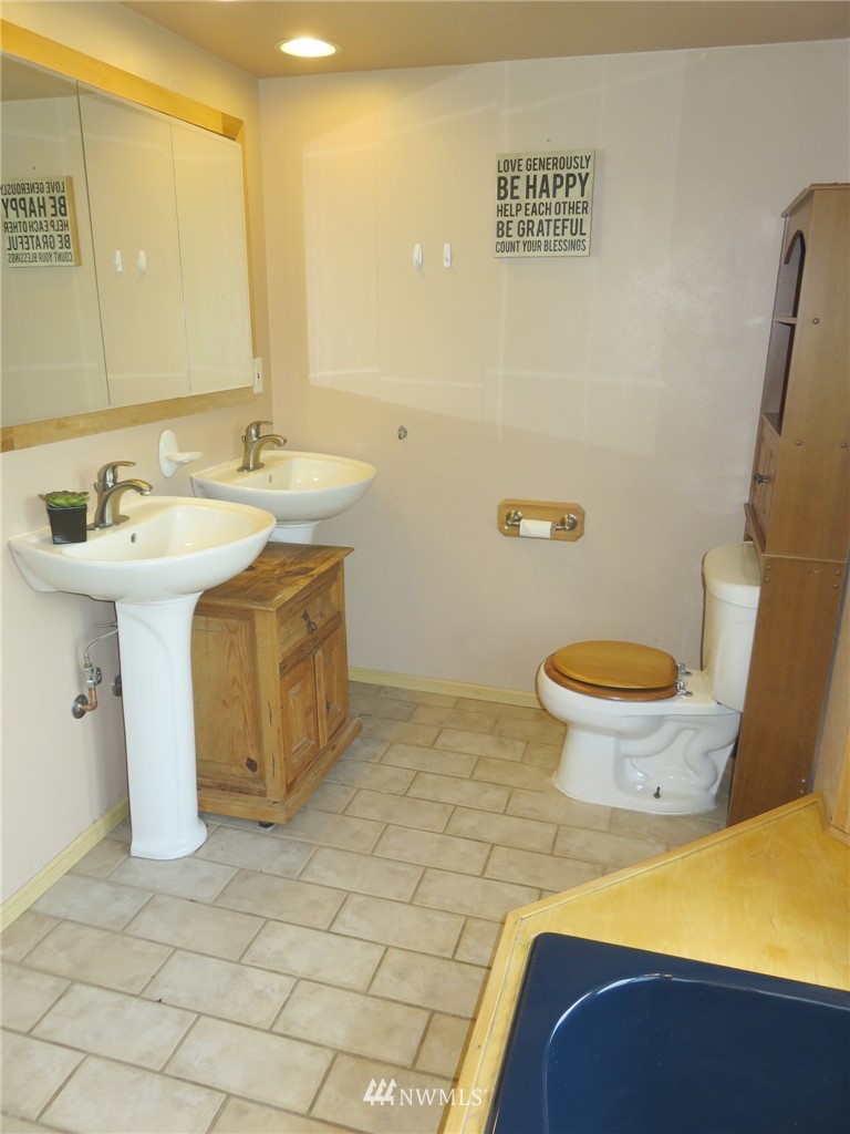 10404 185th Avenue Southwest Rochester, WA 98579 - Photo 12 of 25