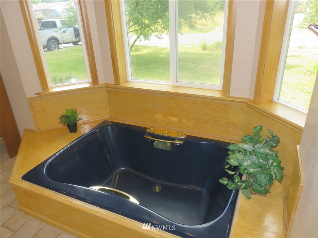 10404 185th Avenue Southwest Rochester, WA 98579 - Photo 13 of 25