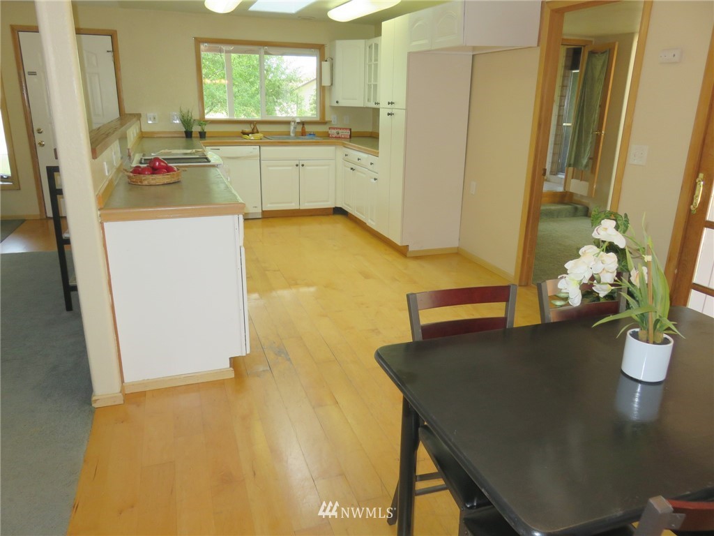 10404 185th Avenue Southwest Rochester, WA 98579 - Photo 3 of 25
