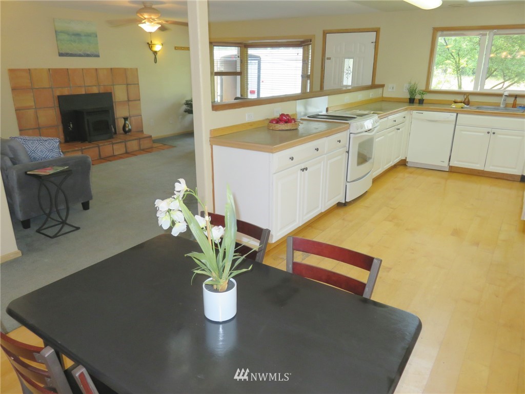10404 185th Avenue Southwest Rochester, WA 98579 - Photo 4 of 25