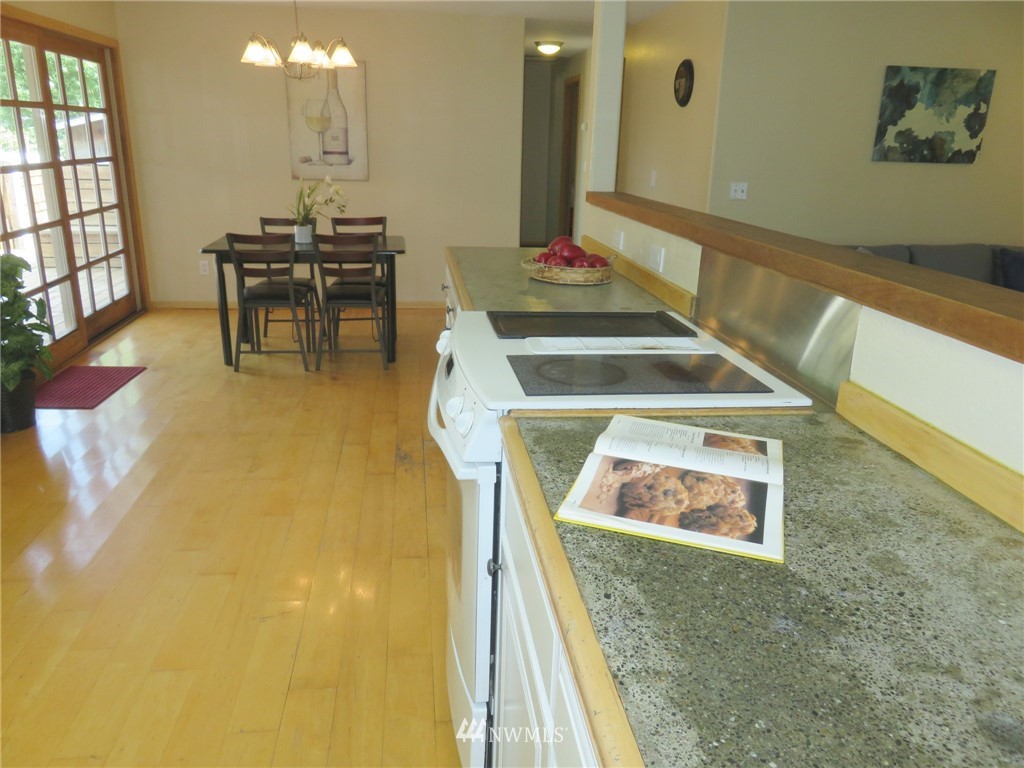 10404 185th Avenue Southwest Rochester, WA 98579 - Photo 5 of 25