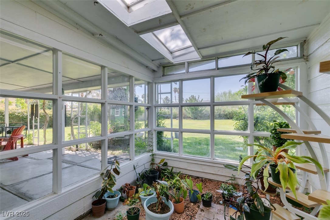 4087 Pleasant Road Las Vegas, NV 89108 - Photo 52 of 74 Sunroom / solarium with a skylight