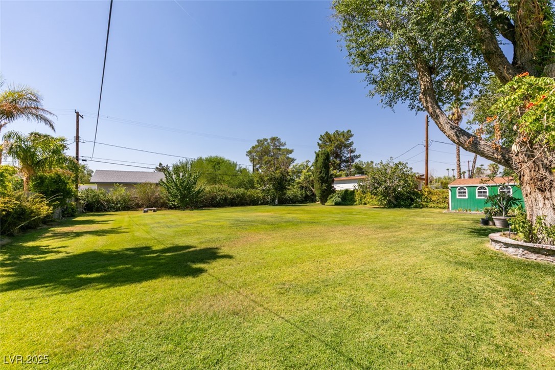 4087 Pleasant Road Las Vegas, NV 89108 - Photo 55 of 74 View of green lawn