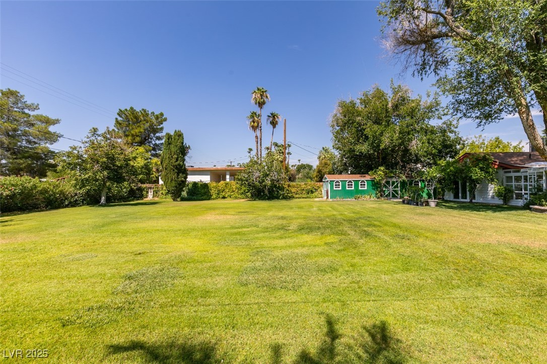 4087 Pleasant Road Las Vegas, NV 89108 - Photo 57 of 74 View of green lawn