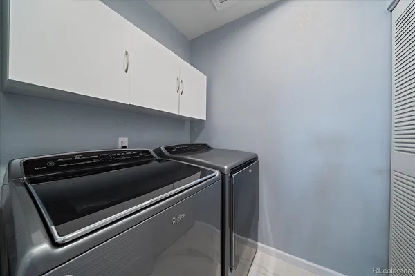 a close up view of washer and dryer