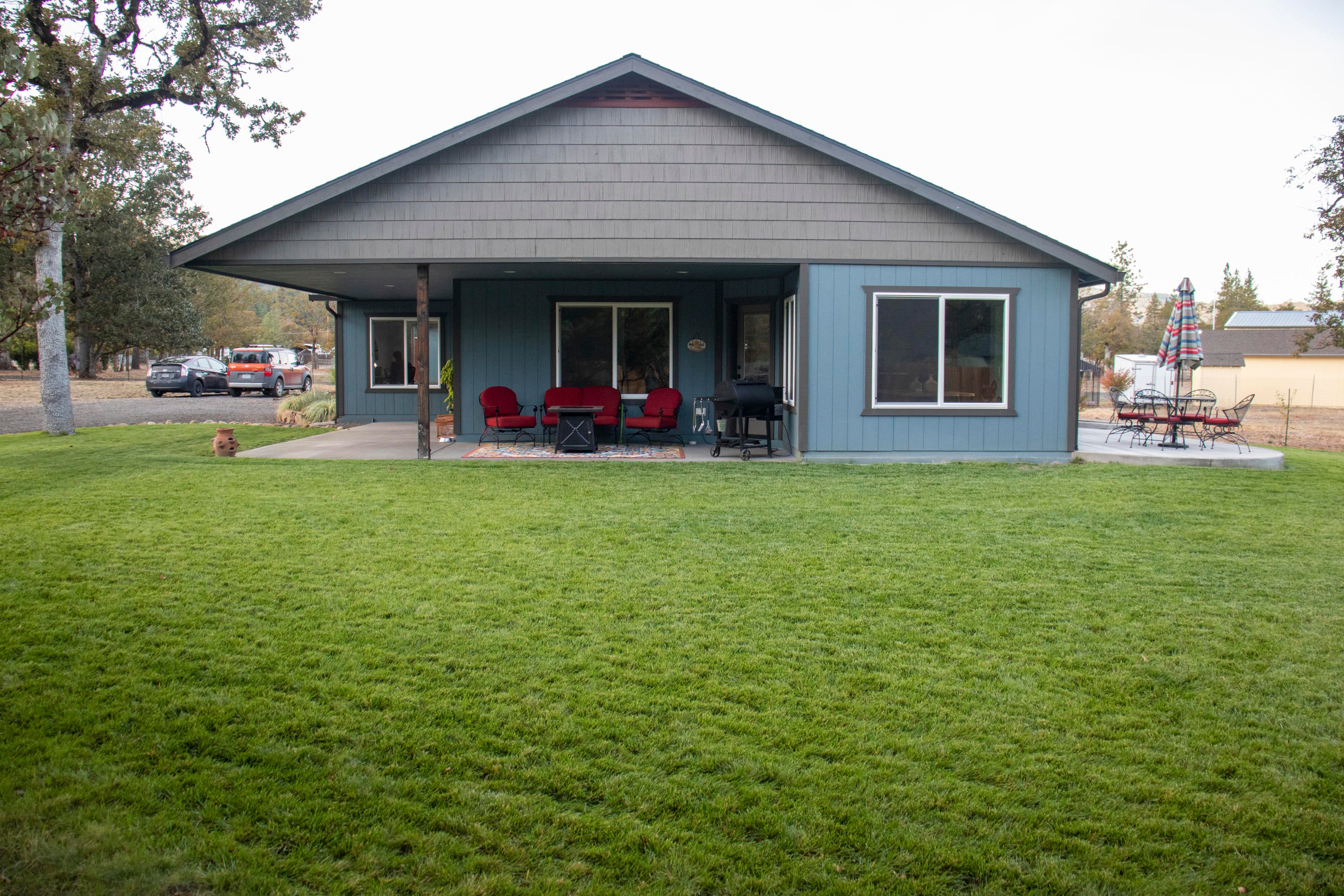 185 Drake Road Shady Cove, OR 97539 - Photo 24 of 30 Side patio
