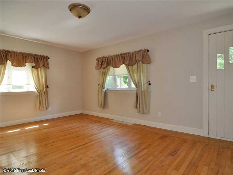 366 Trimtown Road Scituate, RI 02857 - Photo 9 of 25 Living Room.