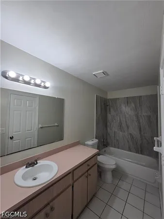 $1,250 | 4815 Triton Court East, Unit 11, Cape Coral, FL 33904