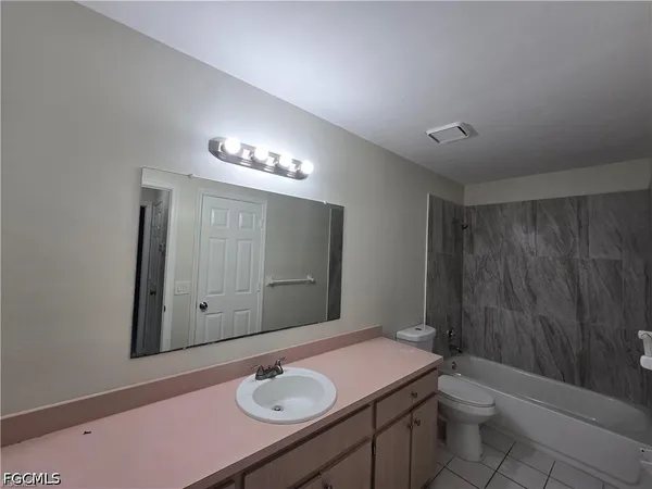 $1,250 | 4815 Triton Court East, Unit 11, Cape Coral, FL 33904
