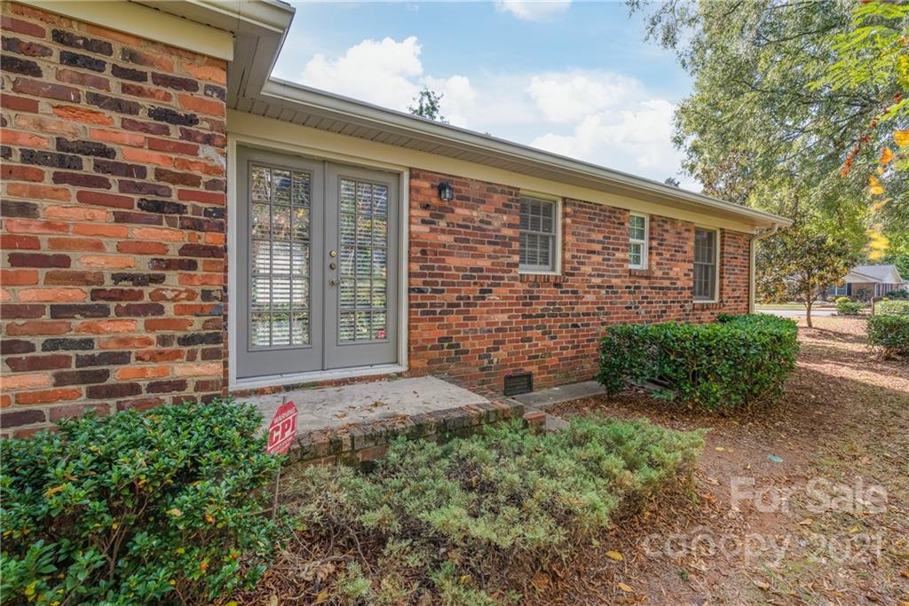 4317 Walker Road, Unit A Charlotte, NC 28211 - Photo 15 of 20 Gallery Image 15