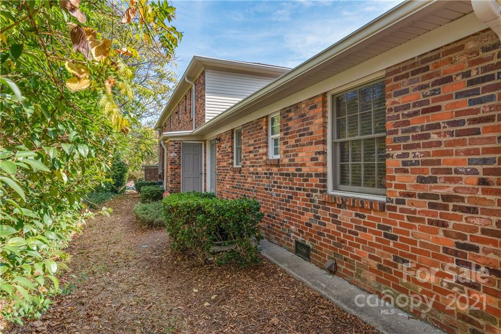 4317 Walker Road, Unit A Charlotte, NC 28211 - Photo 16 of 20 Gallery Image 16