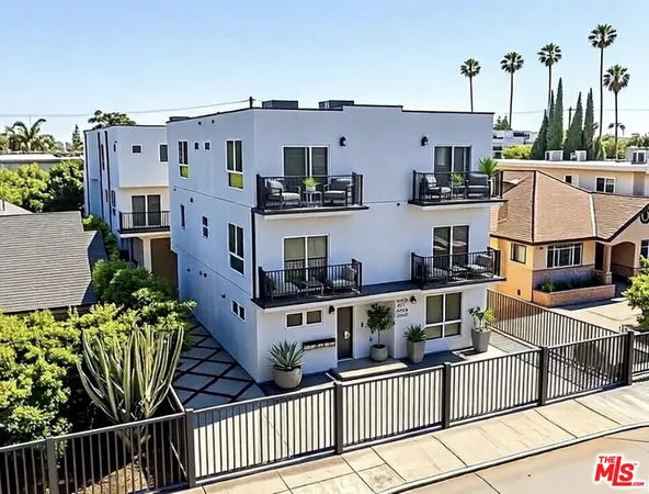 $4,195 | 5434 Romaine Street, Los Angeles, CA 90038