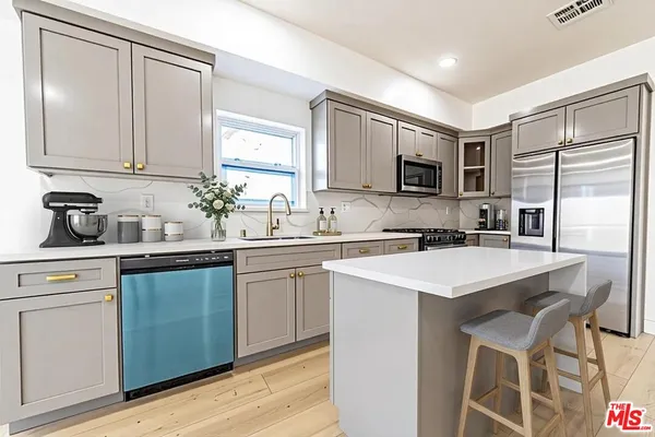 $4,195 | 5434 Romaine Street, Los Angeles, CA 90038