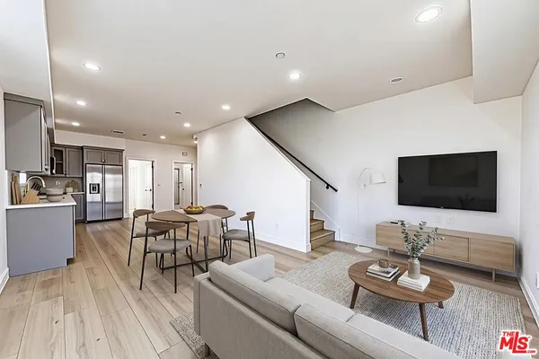 $4,195 | 5434 Romaine Street, Los Angeles, CA 90038