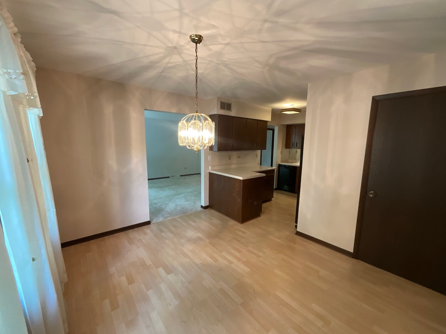 69 Devonshire Circle Elgin, IL 60123 - Photo 6 of 25
