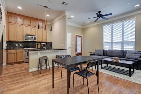 $2,495 | 1530 West 25th Street, Unit A, Houston, TX 77008