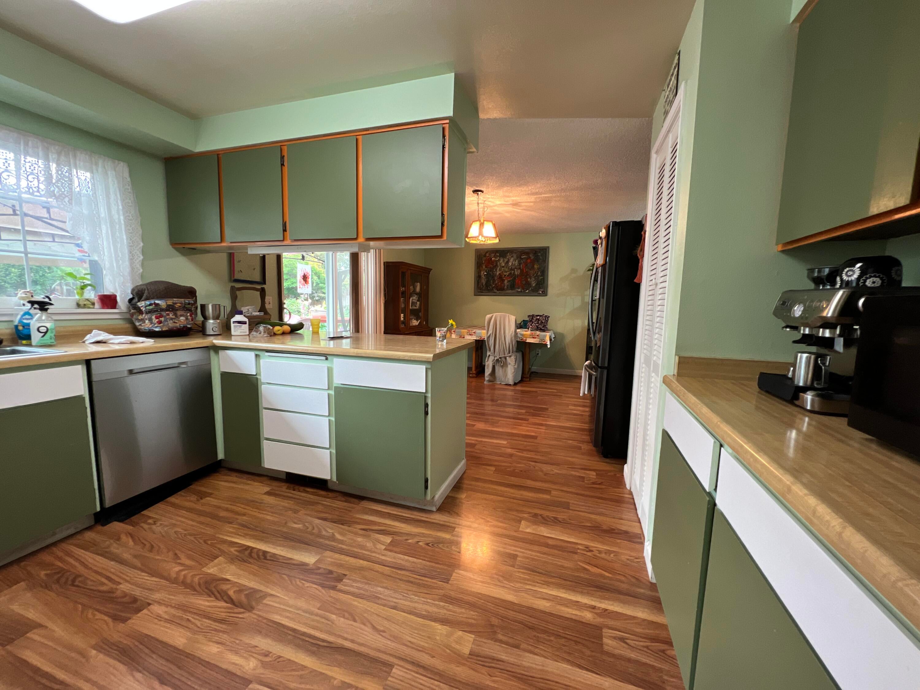 2185 Spring Street Medford, OR 97504 - Photo 10 of 32 Kitchen