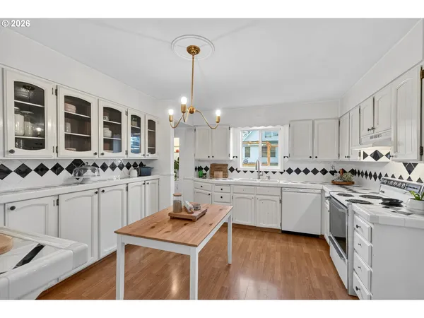 $470,000 | 381 Main Street, Dufur, OR 97021