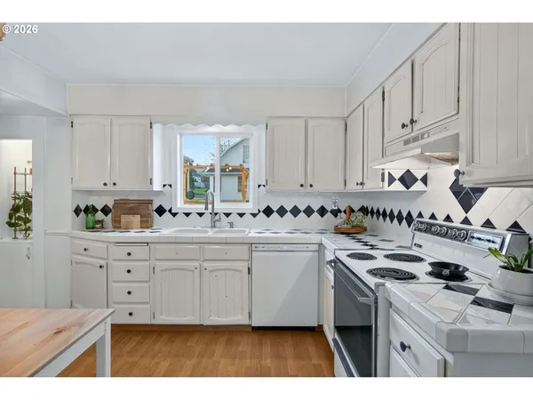 $470,000 | 381 Main Street, Dufur, OR 97021