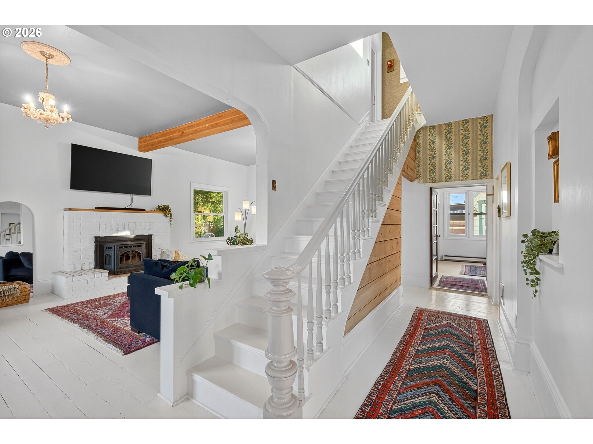 381 Main Street Dufur, OR 97021 - Photo 5 of 35