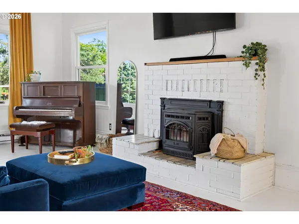 $470,000 | 381 Main Street, Dufur, OR 97021