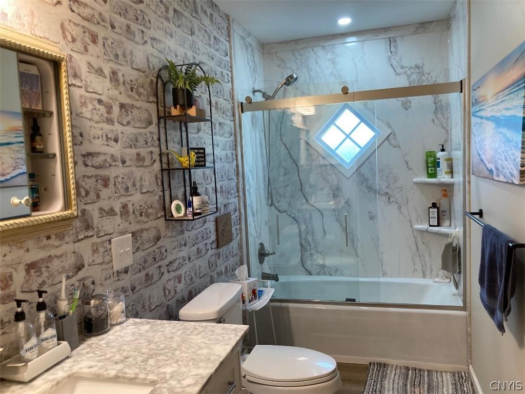 2886 West Lake Road Skaneateles, NY 13152 - Photo 21 of 46 There's also this lovely bathroom!