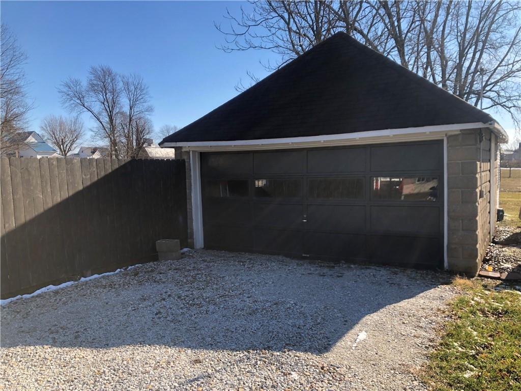 7661 East Blue Ridge Road Shelbyville, IN 46176 - Photo 3 of 16
