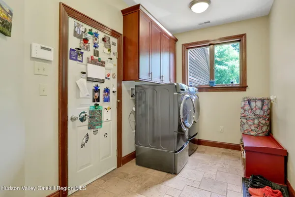 a view of walk in closet