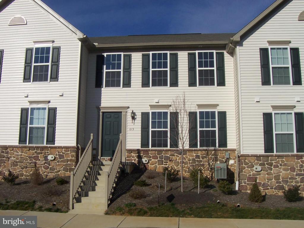 613 East Newport Road, Unit 2 Lititz, PA 17543 - Photo 1 of 6
