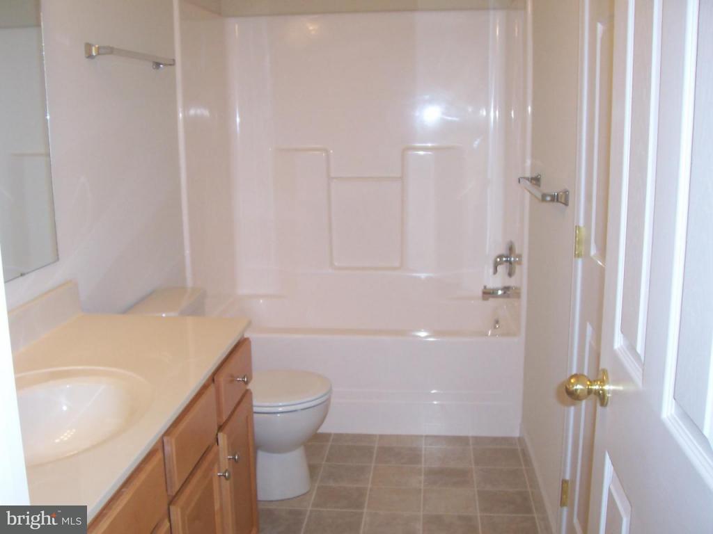 613 East Newport Road, Unit 2 Lititz, PA 17543 - Photo 5 of 6