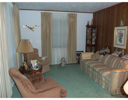 3641 Oakleaf Road Baldwin, PA 15227 - Photo 2 of 11 Living Room.