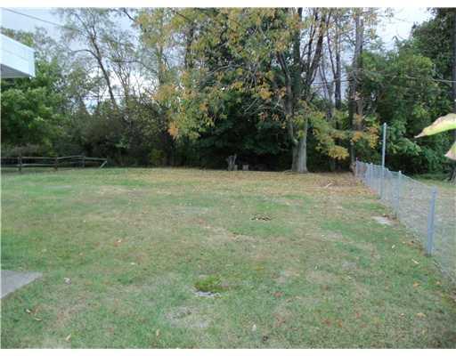 3641 Oakleaf Road Baldwin, PA 15227 - Photo 11 of 11 Yard/Garden.