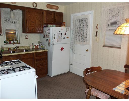 3641 Oakleaf Road Baldwin, PA 15227 - Photo 4 of 11 Kitchen.